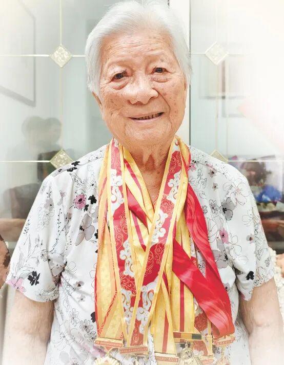 配股宝 滴答! 98岁琼崖纵队女报务员: “电台比命都重要”